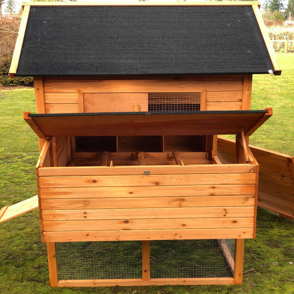 Wooden chicken coop with a black roof deluxe - Urban Northern Coops
